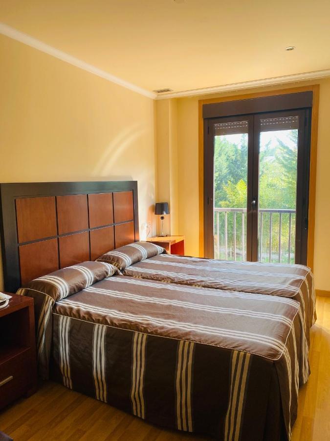 Hotel Av Apartamentos Lobios Exteriör bild