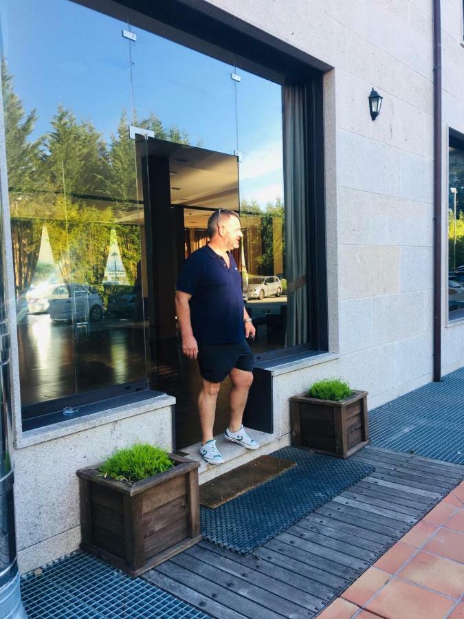 Hotel Av Apartamentos Lobios Exteriör bild